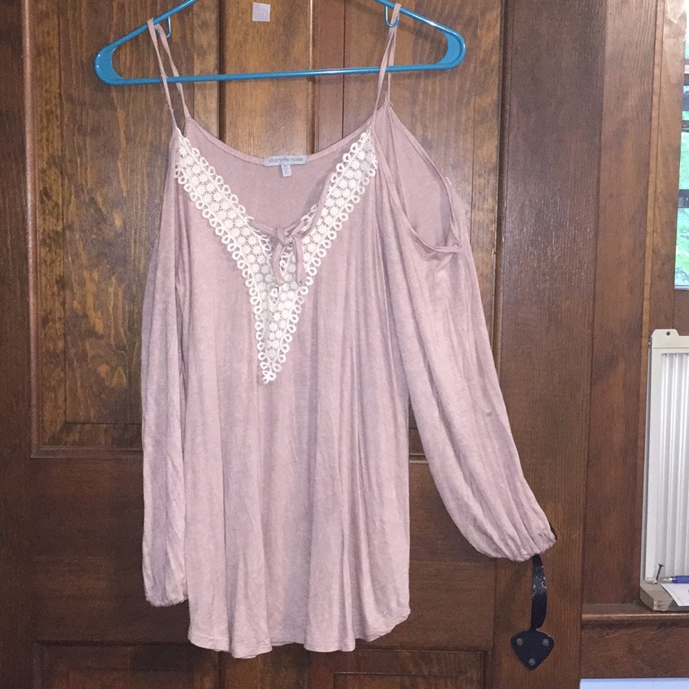 Long sleeves off the shoulder shirt
